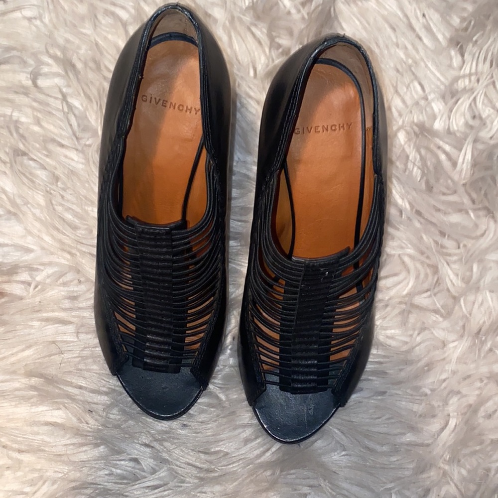 Givenchy - Picture 5 of 6